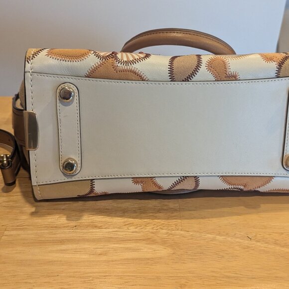 NWT Coach Swagger Medium Satchel with Patchwork Tea Rose Floral Applique Beige - Picture 9 of 9